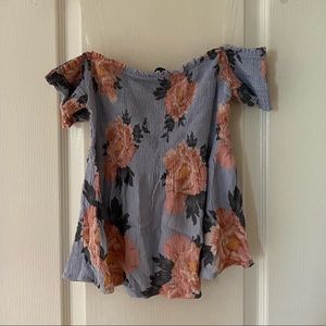 UNWORN Off the shoulder floral top